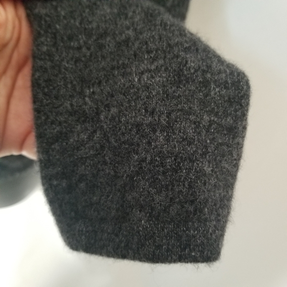 Quinn Cashmere Sweater Size Medium Roundneck Black Gray - Picture 3 of 7